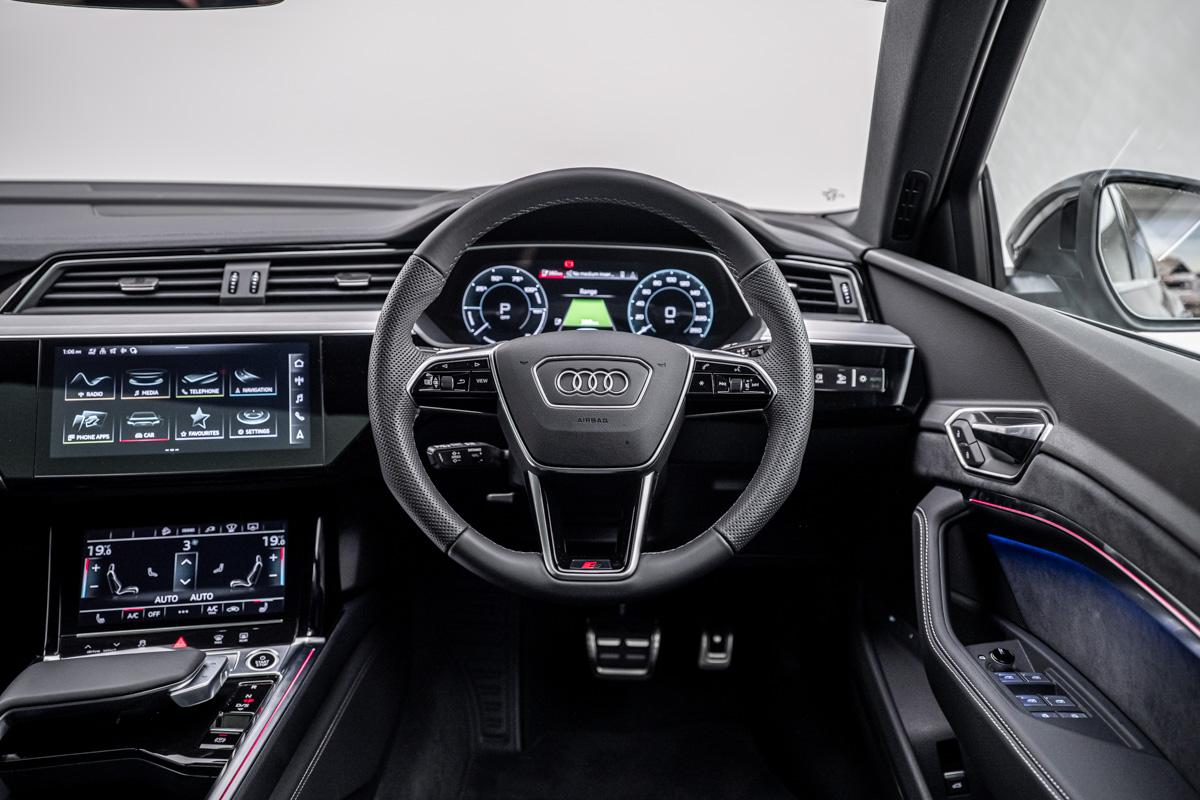 Audi Q8 55 e-tron S Line